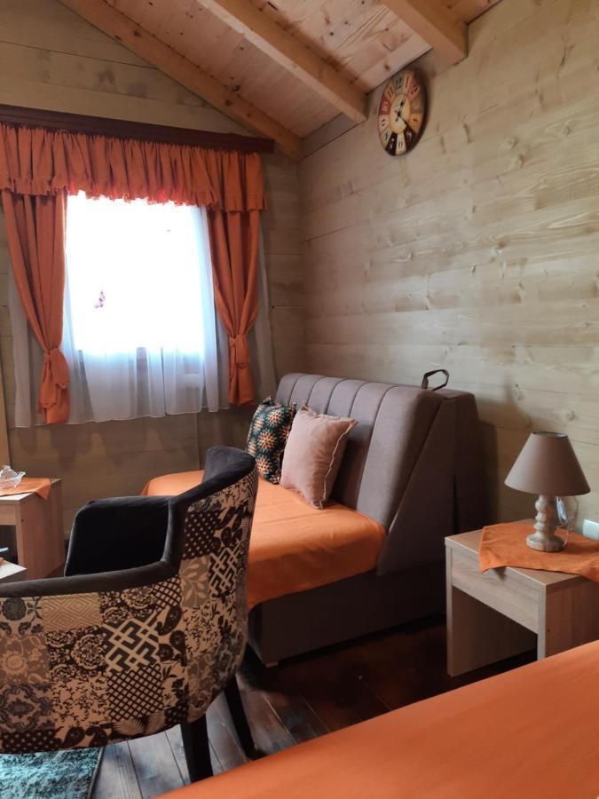 Mali Raj Apartmani Цетине Екстериор снимка