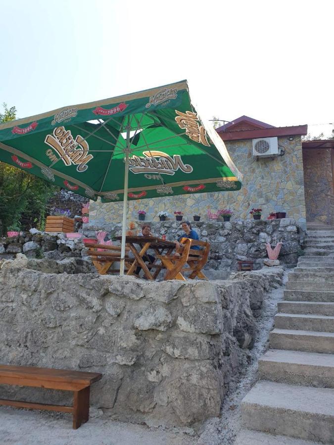 Mali Raj Apartmani Цетине Екстериор снимка